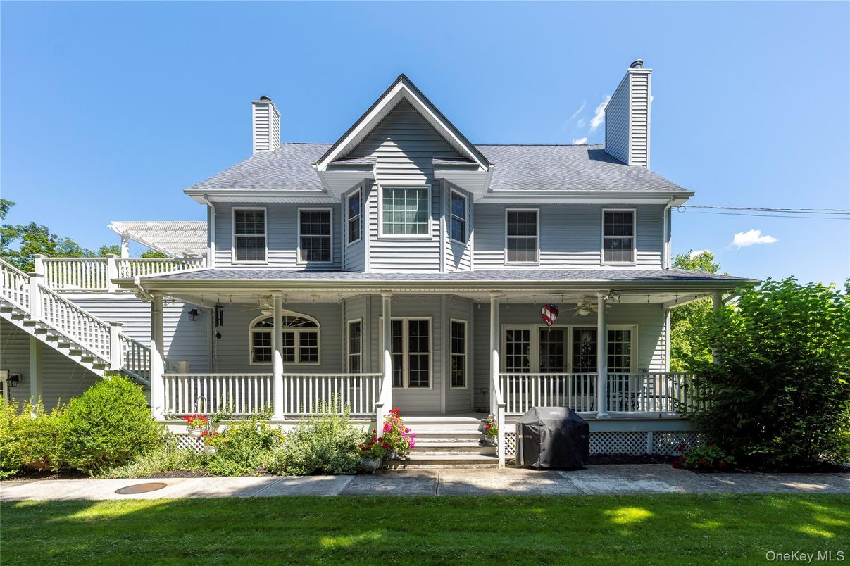 Exterior, Facade, Queen Anne Victorian