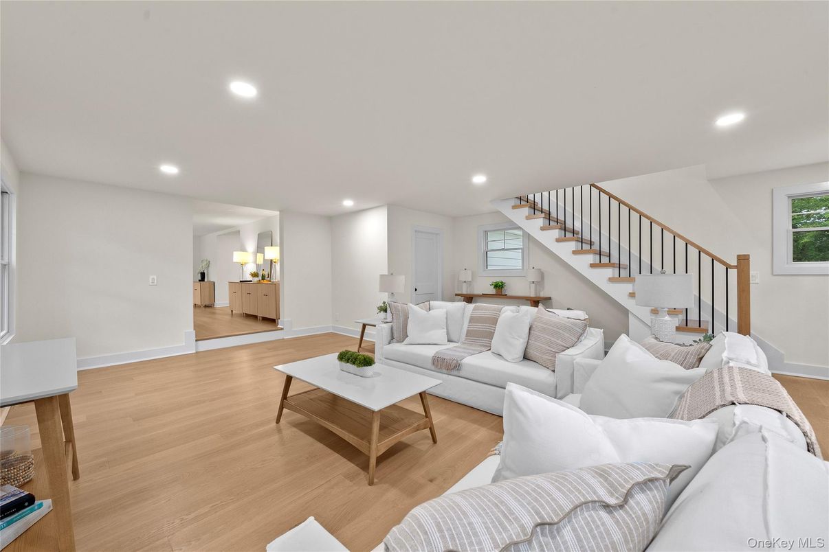 Interior, Living room, Recessed Lighting, Wood Texture Flooring
