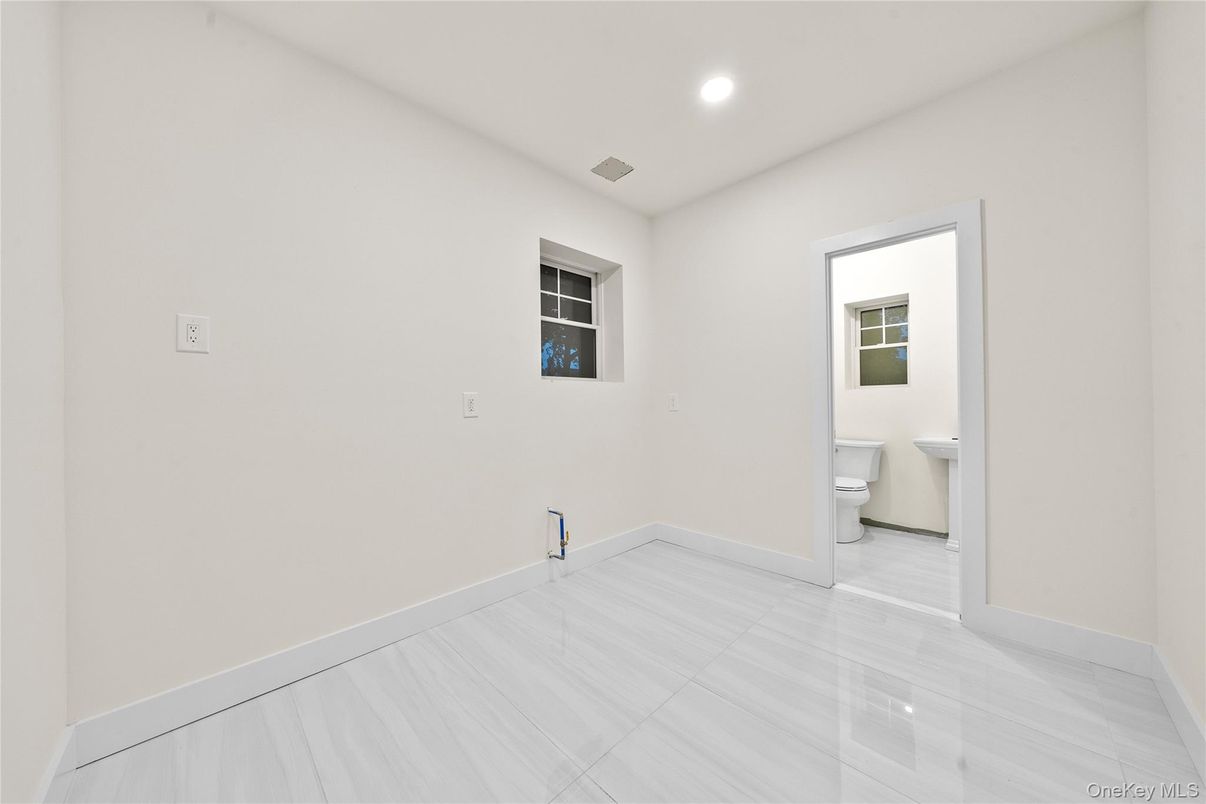 Bathroom, Empty room, Interior, Recessed Lighting