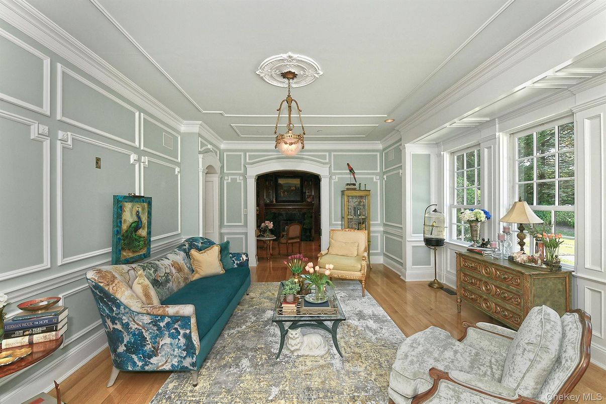 Interior, Living room, Pendant Lights, Recessed Lighting, Wood Texture Flooring
