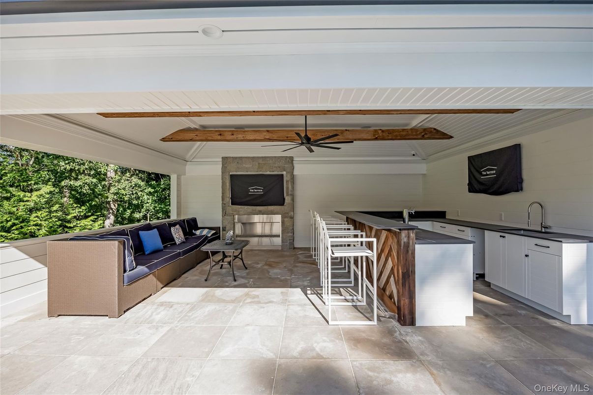 Exterior, Outdoor Kitchen