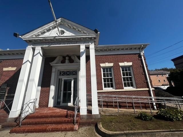 Exterior, Facade, Brick Facade, Georgian