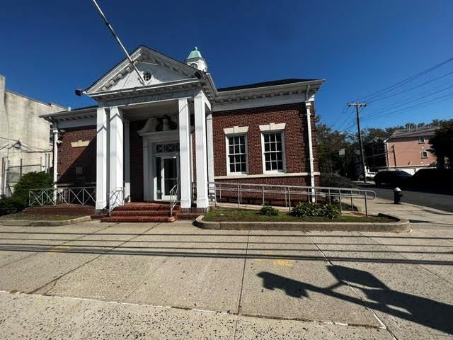 Exterior, Facade, Brick Facade, Georgian