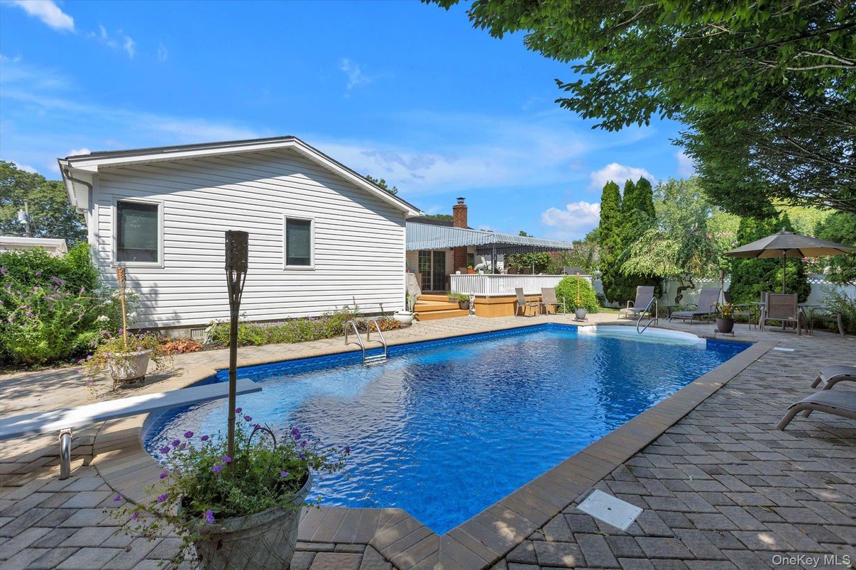 Exterior, Pool