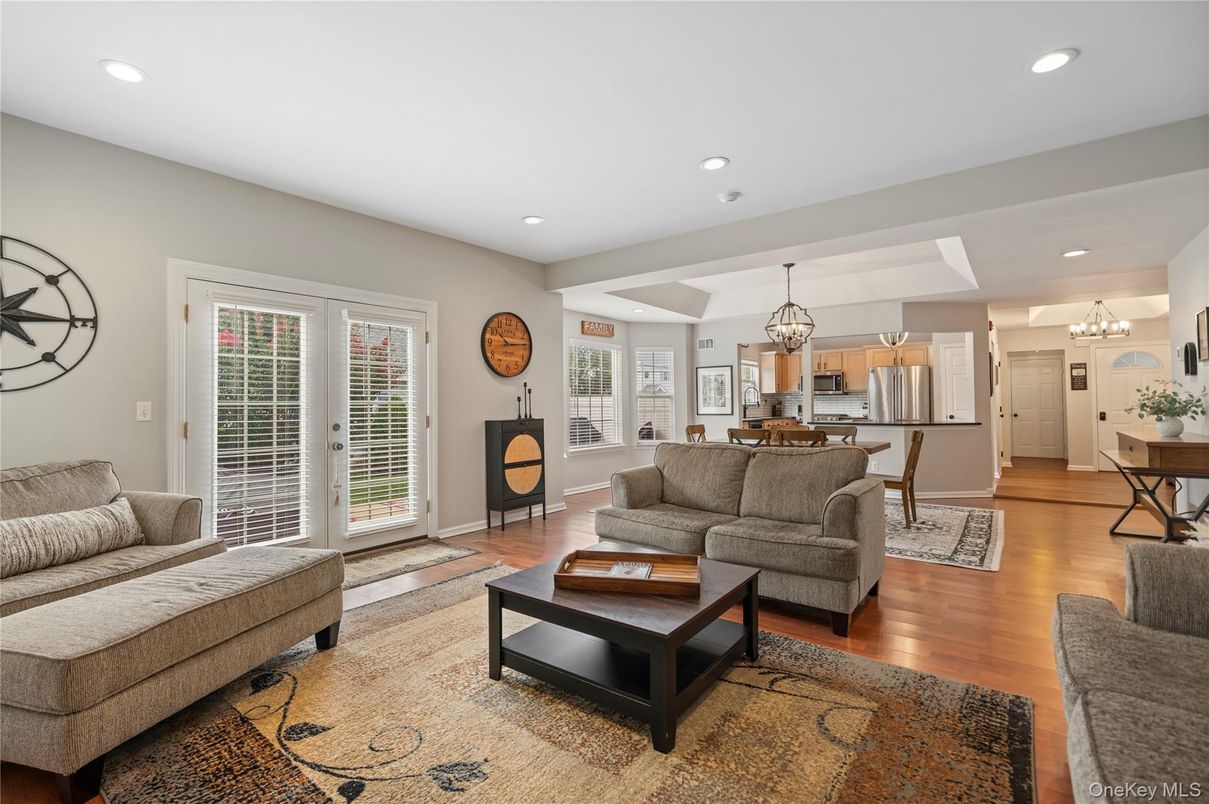 Chandelier, Dining room, Interior, Living room, Recessed Lighting, Wood Texture Flooring
