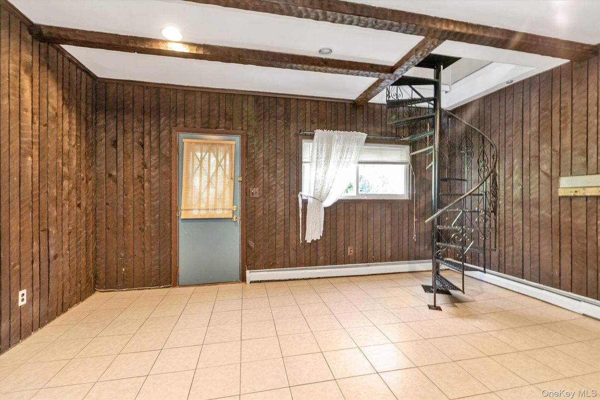 Empty room, Interior, Recessed Lighting, Wooden Beams, Wooden Walls