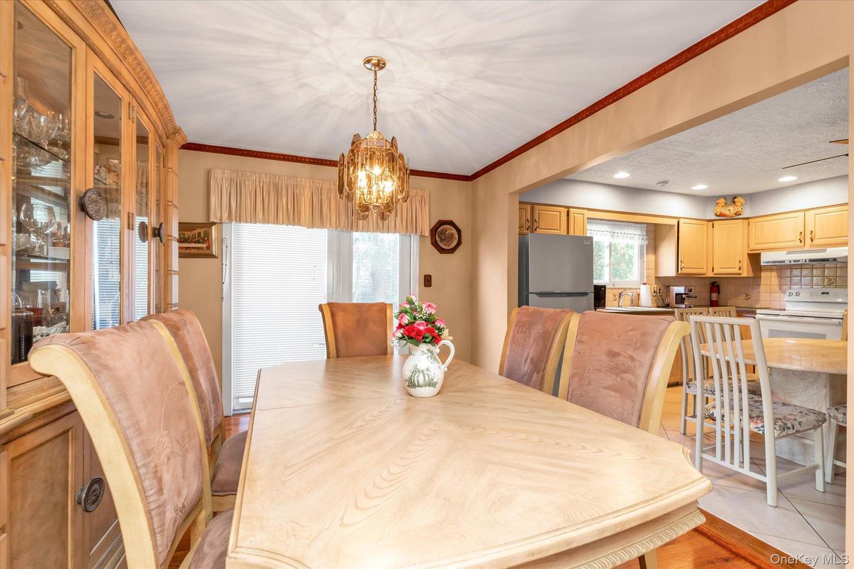 Chandelier, Dining room, Interior, Kitchen, Recessed Lighting, Wood Texture Flooring