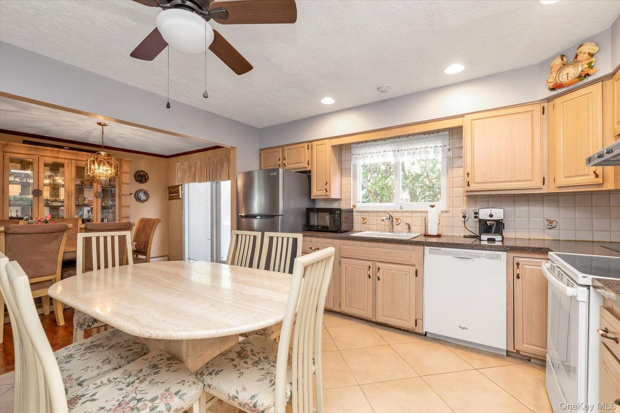 Chandelier, Dining room, Interior, Kitchen, Recessed Lighting