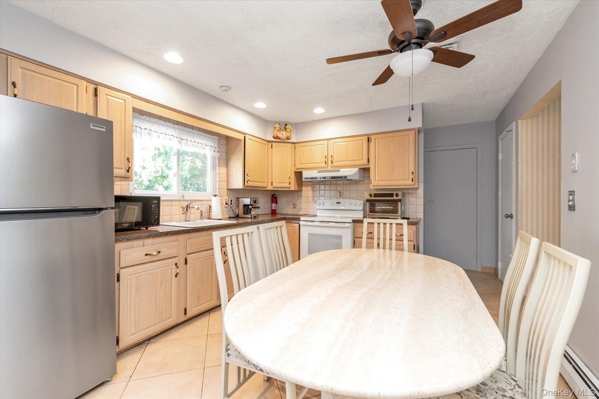 Dining room, Interior, Kitchen, Recessed Lighting