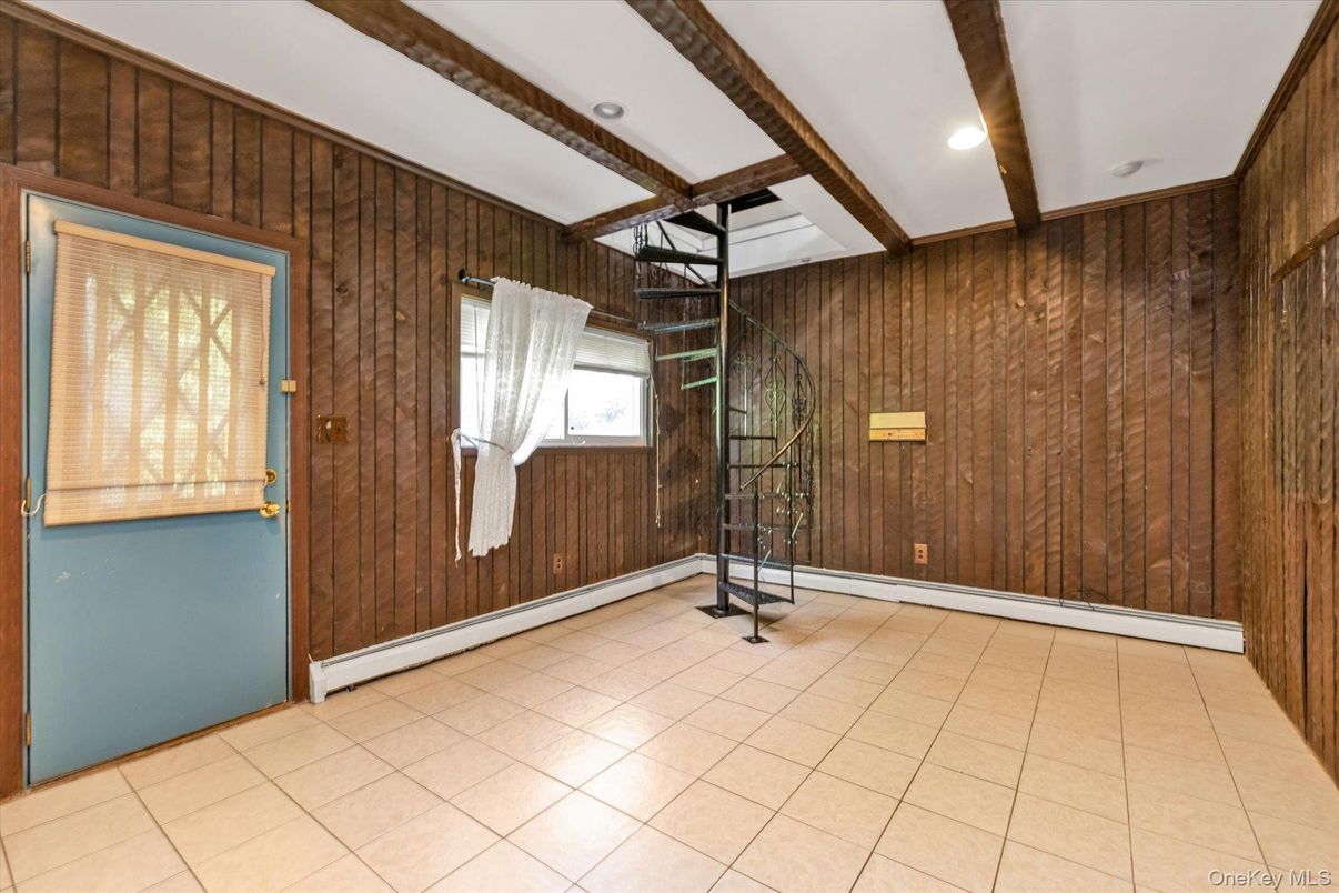 Empty room, Interior, Recessed Lighting, Wooden Beams, Wooden Walls