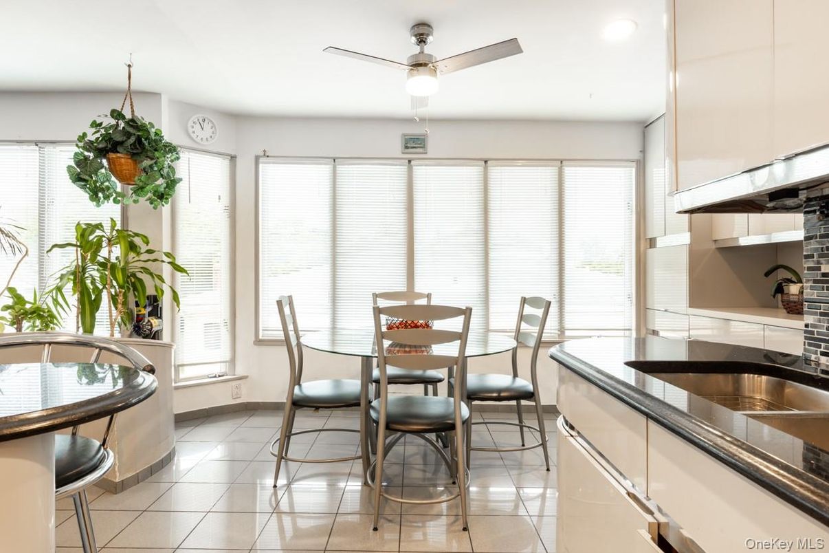 Dining room, Interior, Recessed Lighting