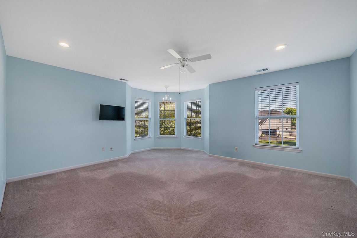 Chandelier, Empty room, Interior, Recessed Lighting