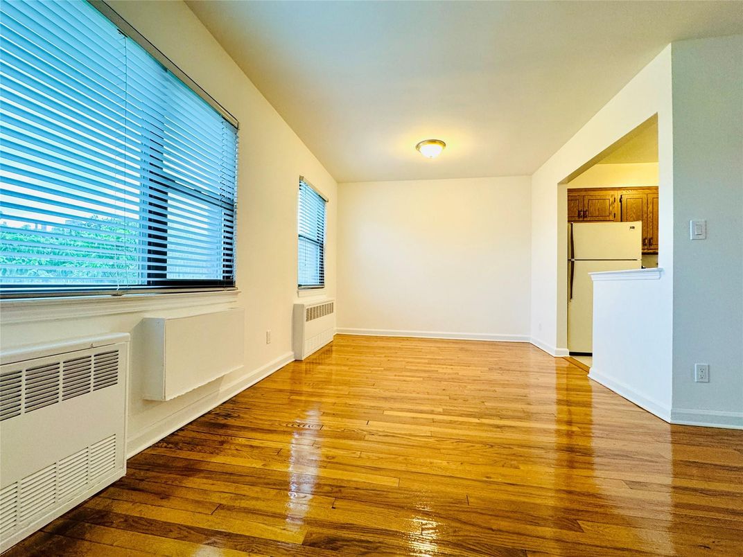Empty room, Interior, Washer, Wood Texture Flooring