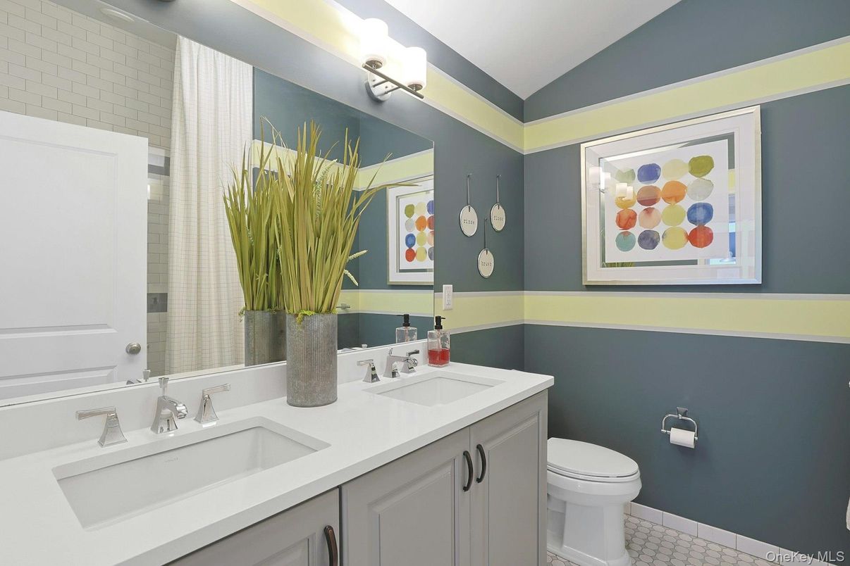 Bathroom, Dual Sink Vanities, Interior