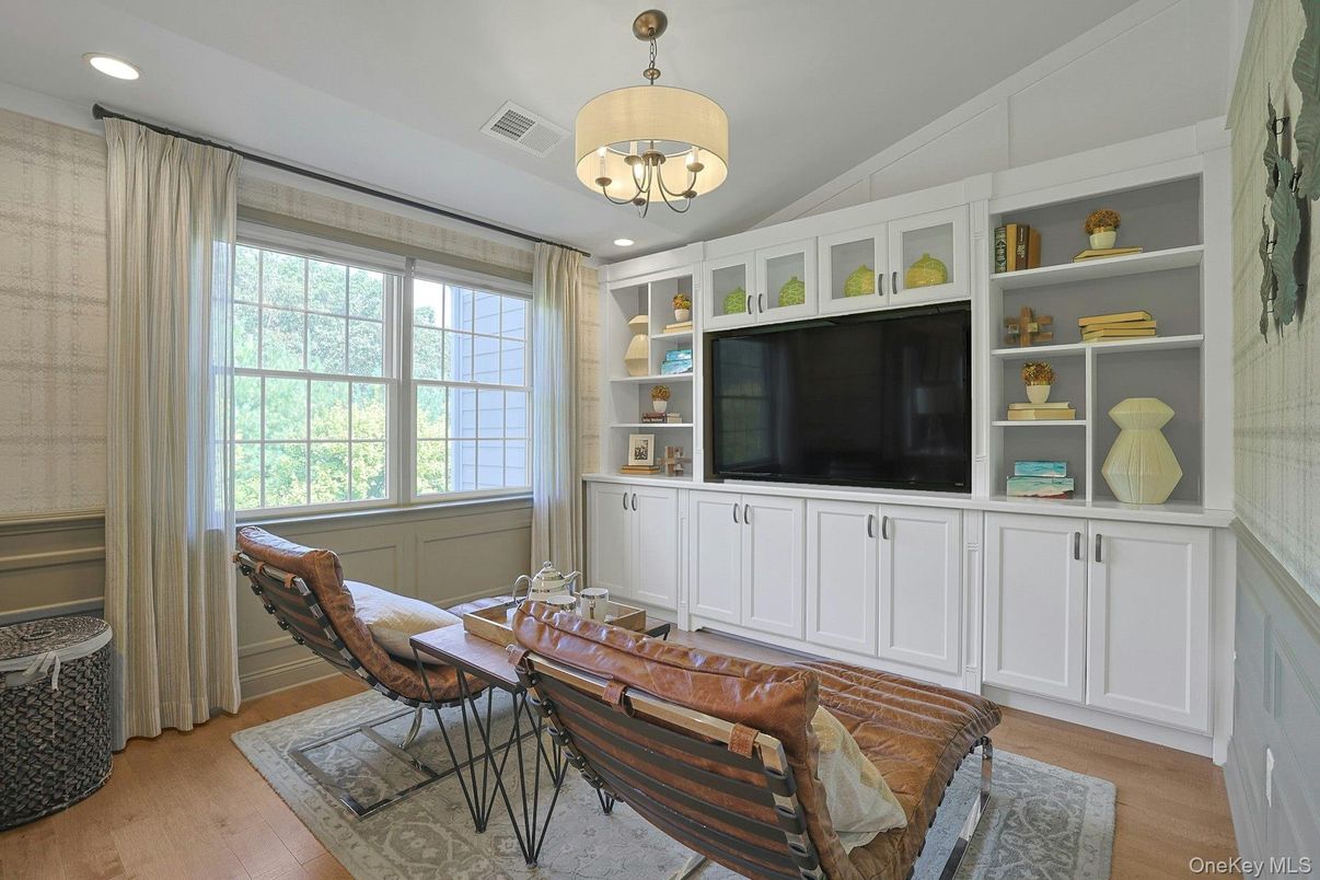 Chandelier, Dining room, Interior, Recessed Lighting, Wood Texture Flooring