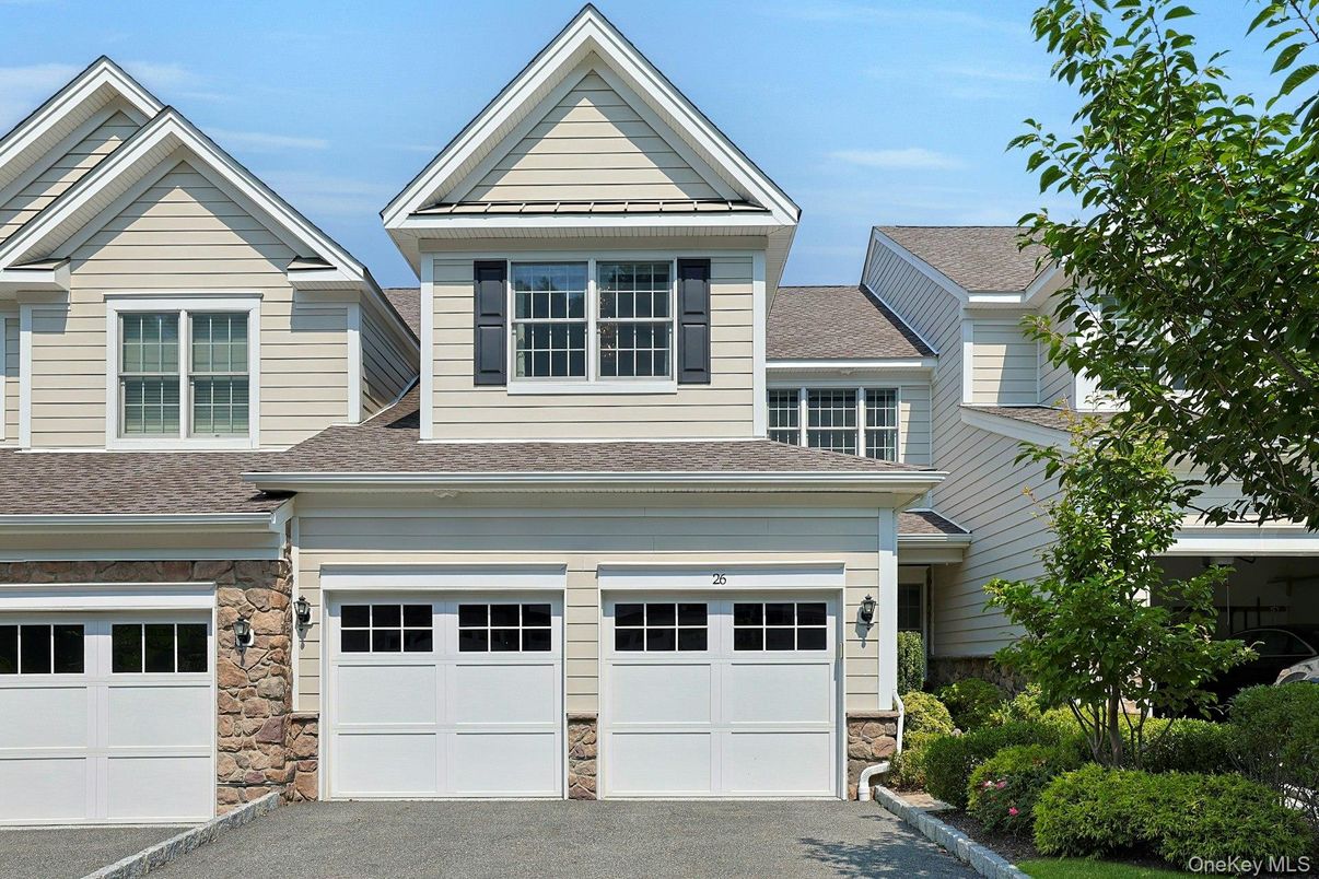 Attached, Exterior, Facade, American Craftsman