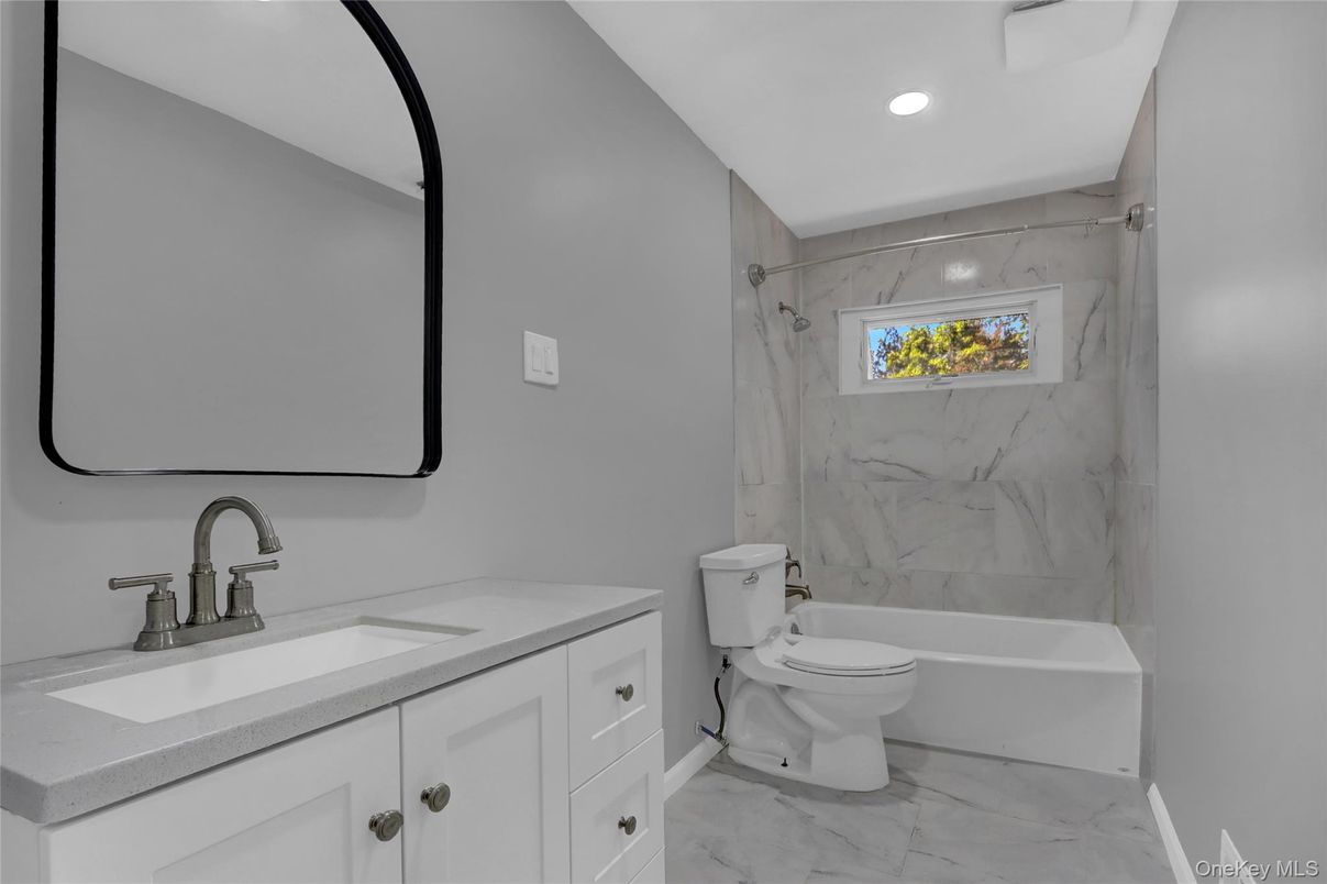 Bathroom, Interior, Marble, Marble Walls, Recessed Lighting
