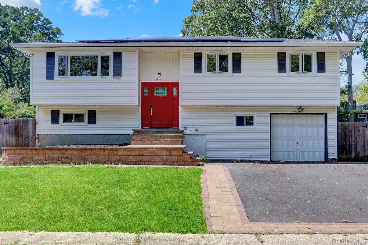 Attached, Exterior, Facade, Raised Ranch