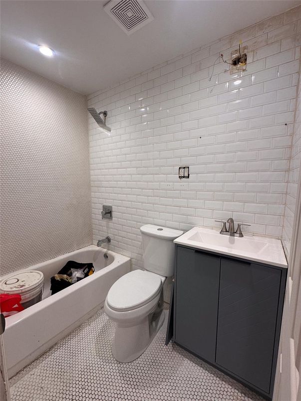 Bathroom, Interior, Recessed Lighting