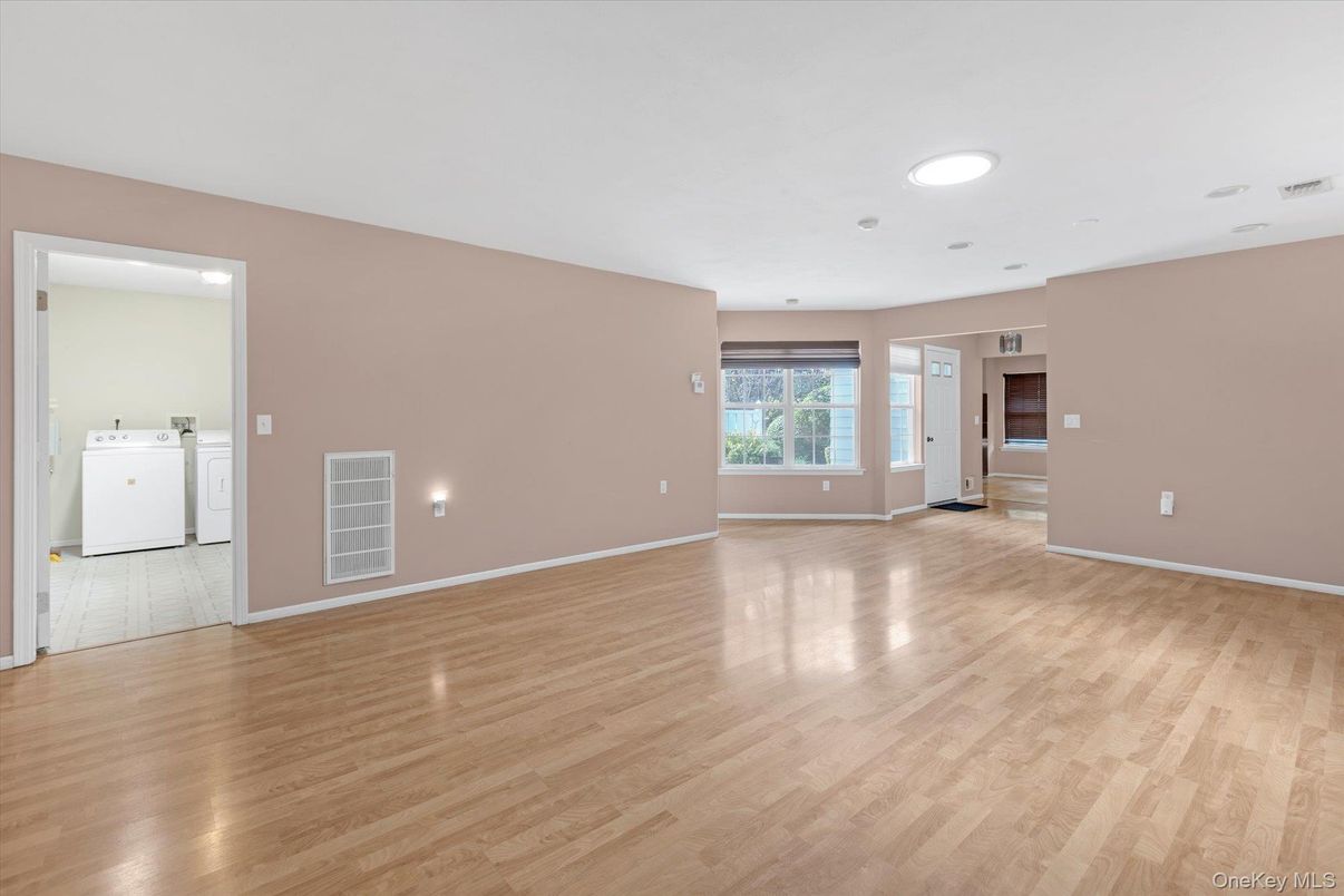 Empty room, Interior, Recessed Lighting, Washer, Wood Texture Flooring