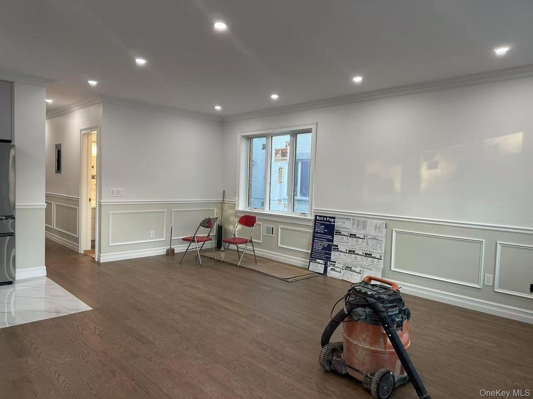 Fitness Equipment, Interior, Recessed Lighting, Wood Texture Flooring