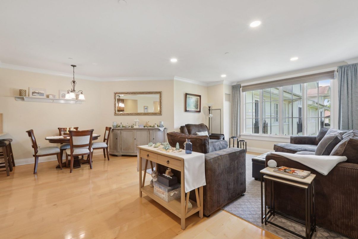 Chandelier, Dining room, Interior, Living room, Recessed Lighting, Wood Texture Flooring