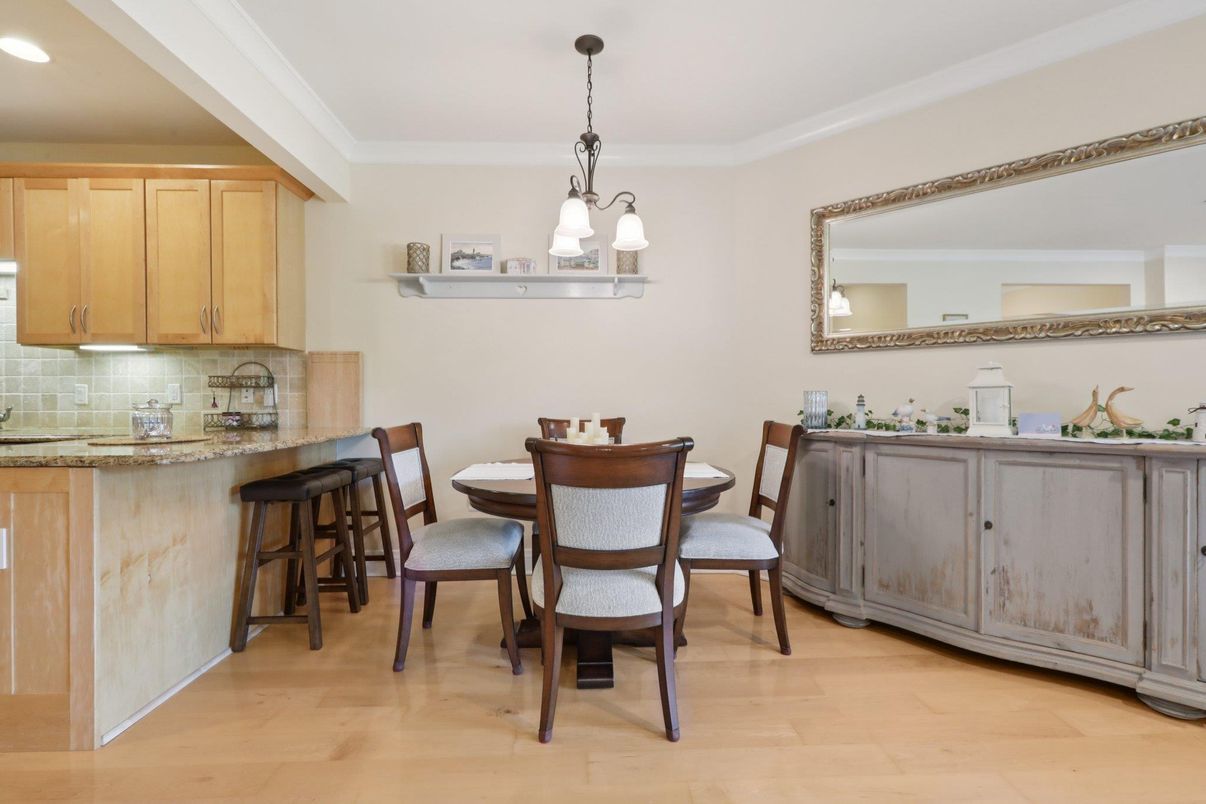 Dining room, Interior, Pendant Lights, Recessed Lighting, Wood Texture Flooring