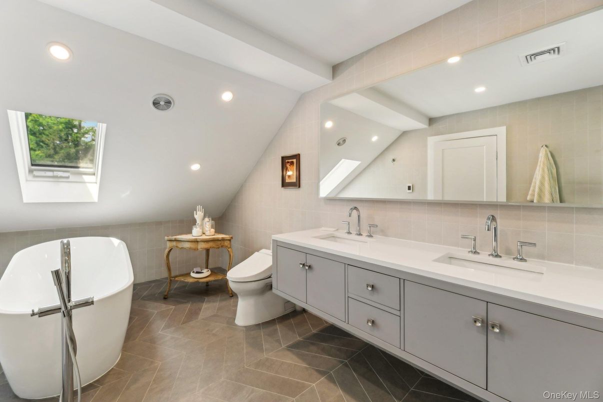 Bathroom, Dual Sink Vanities, Free Standing Baths, Interior, Recessed Lighting