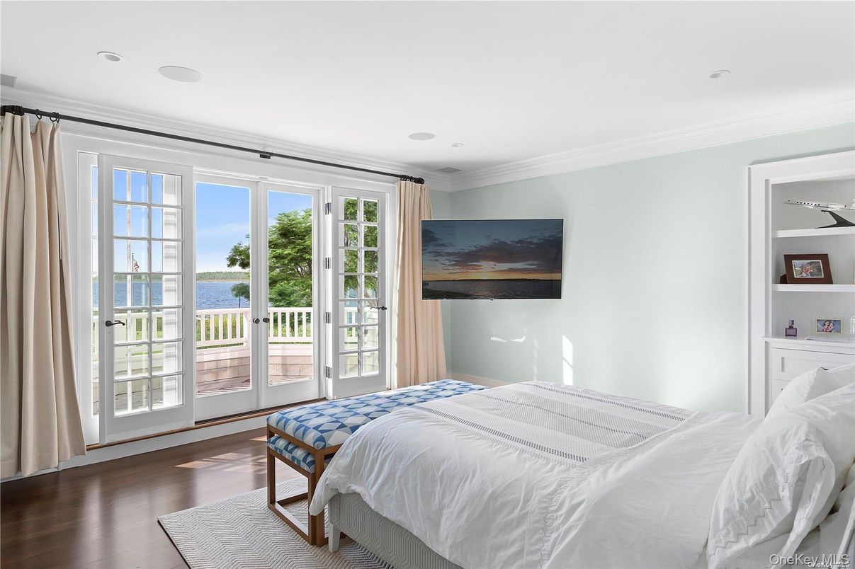 Bedroom, Interior, Recessed Lighting, Water, Wood Texture Flooring