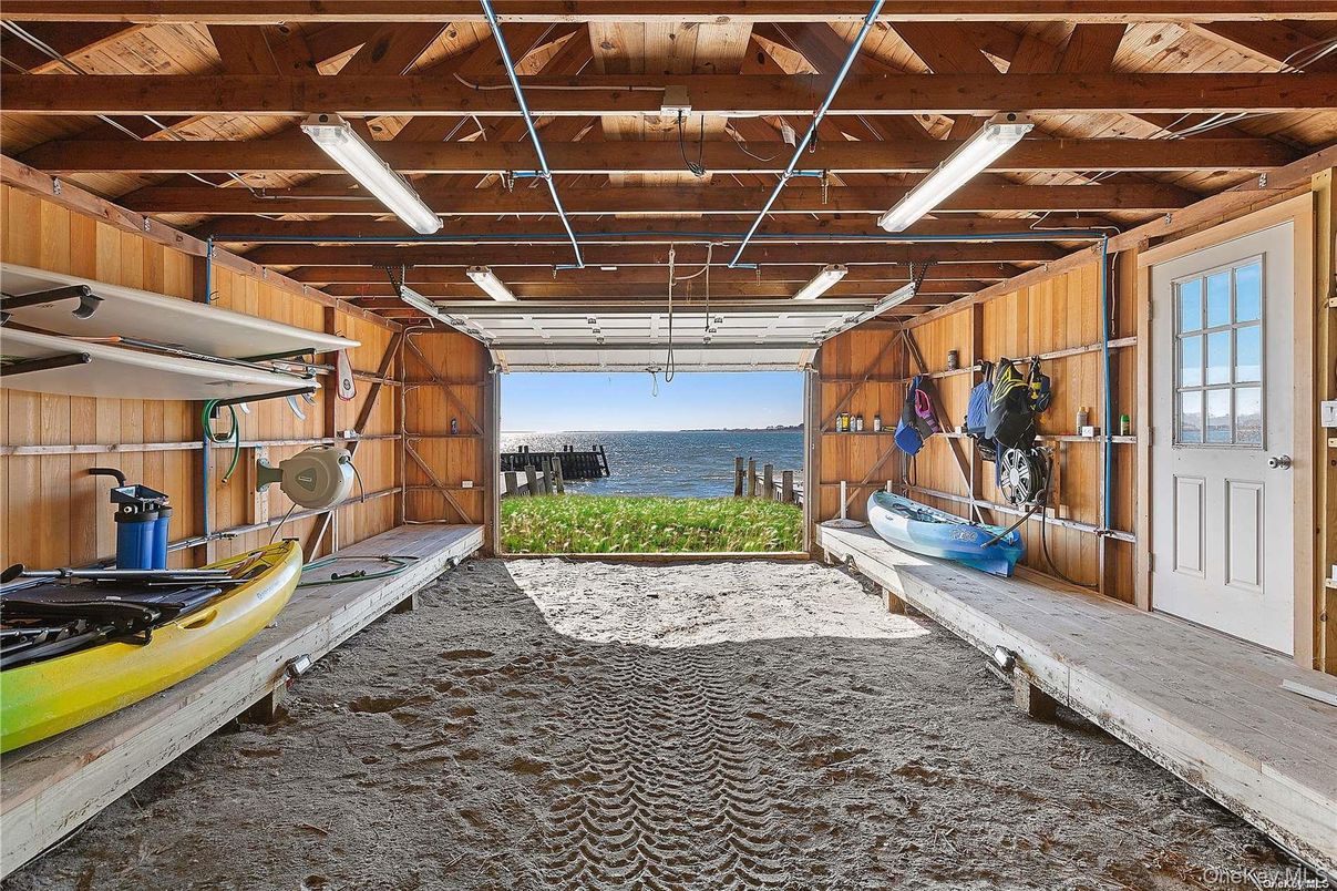 Fitness Equipment, Interior, Water, Wooden Beams, Wooden Ceilings, Wooden Walls