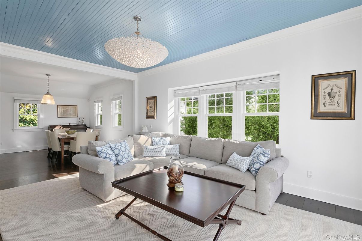 Chandelier, Dining room, Interior, Living room, Pendant Lights, Wood Texture Flooring
