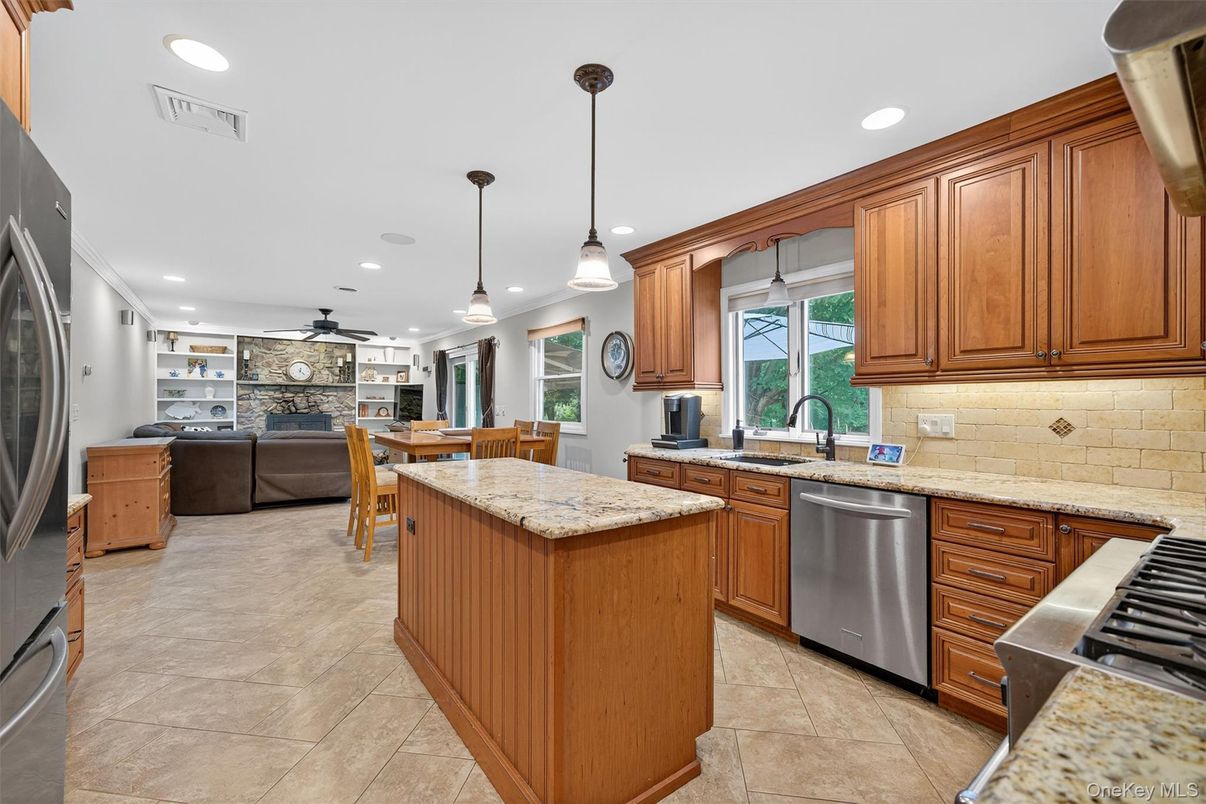 Dining room, Interior, Kitchen, Pendant Lights, Recessed Lighting, Stainless Steel Appliances, Stone Walls