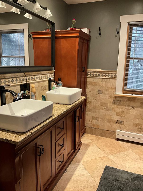 Bathroom, Dual Sink Vanities, Interior