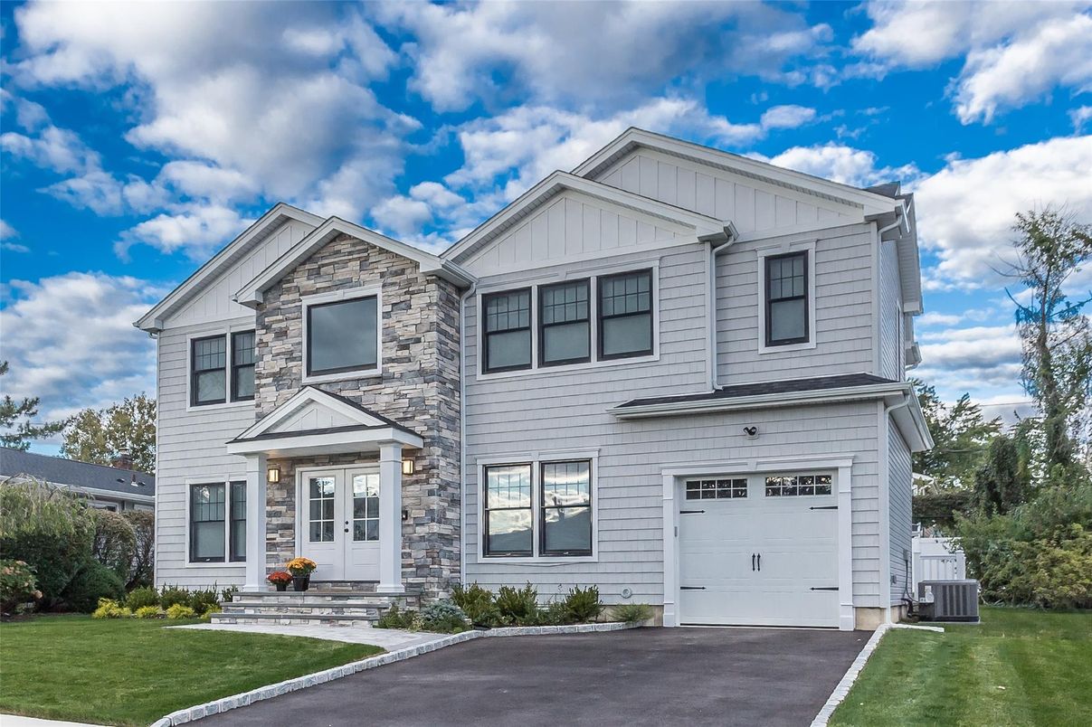 Attached, Exterior, Facade, Farmhouse