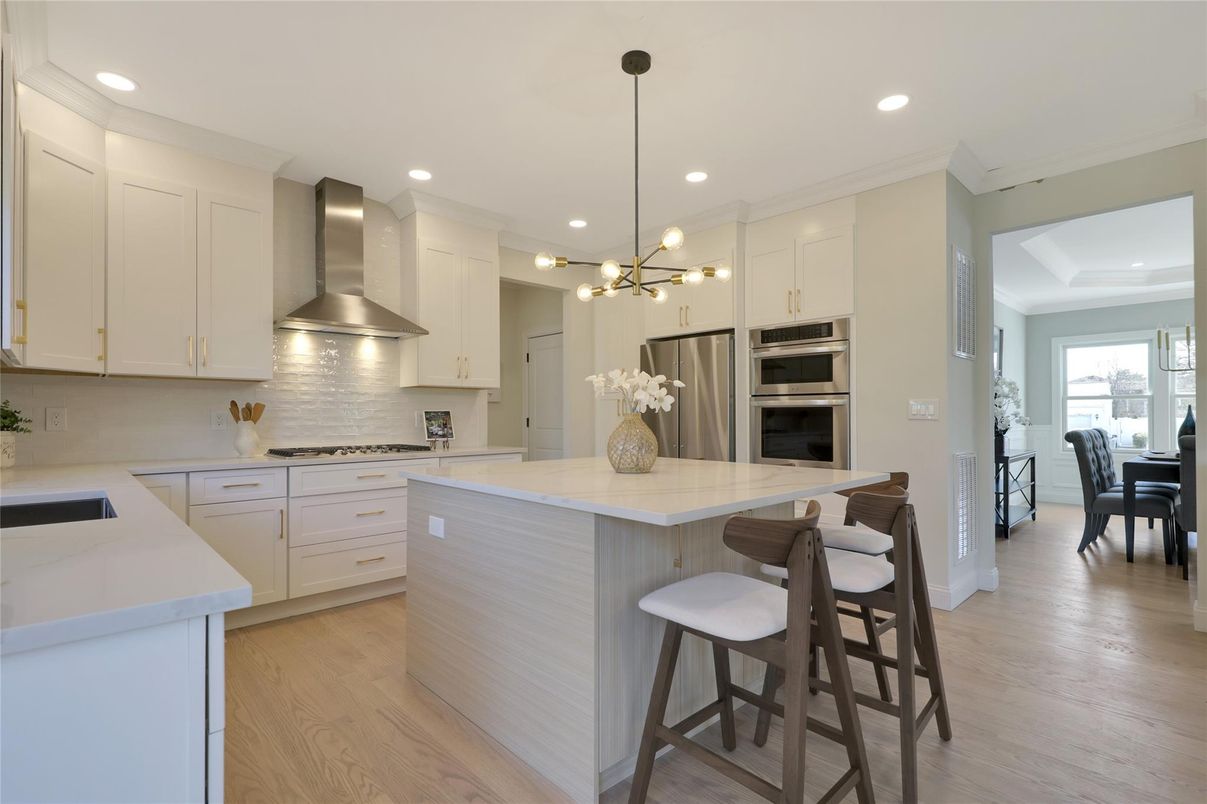 Dining room, Interior, Kitchen, Pendant Lights, Recessed Lighting, Stainless Steel Appliances, Wood Texture Flooring