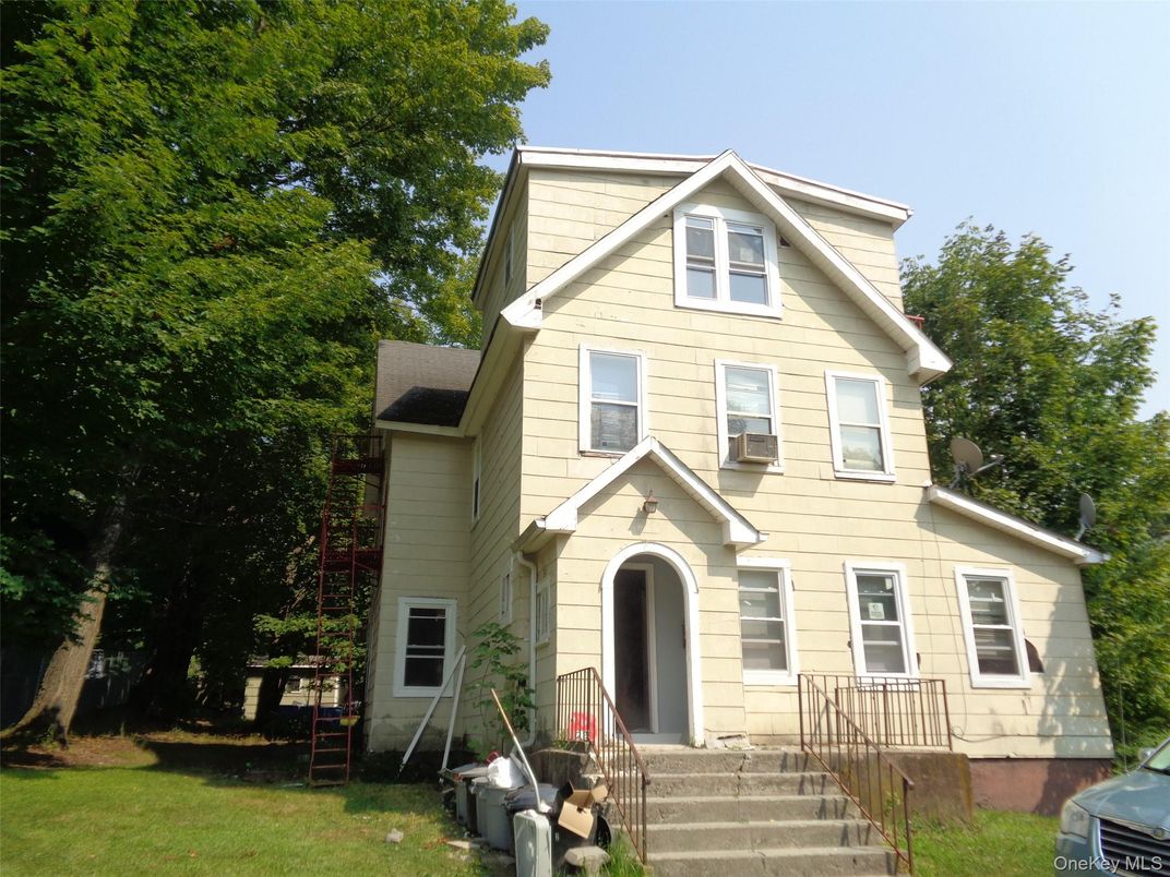 Exterior, Facade, Queen Anne Victorian