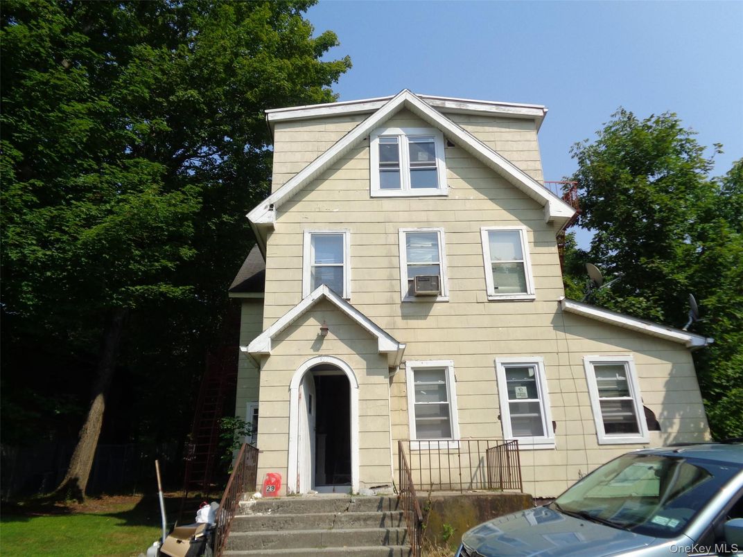 Exterior, Facade, Queen Anne Victorian
