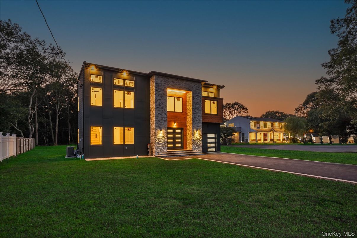 Backyard, Exterior, Facade, Modern