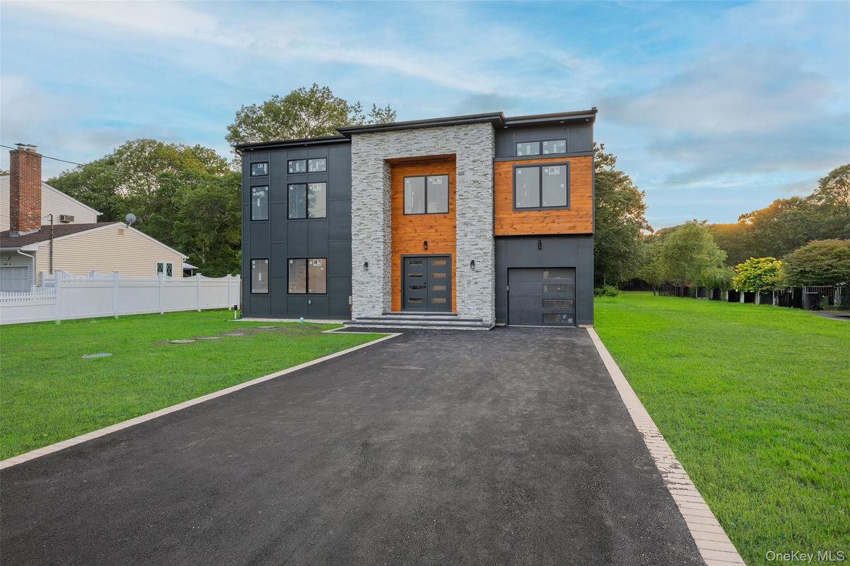 Attached, Backyard, Exterior, Facade, Modern