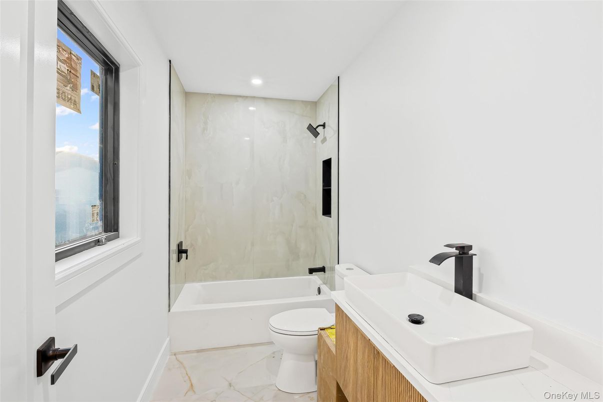 Bathroom, Interior, Marble, Marble Walls, Recessed Lighting