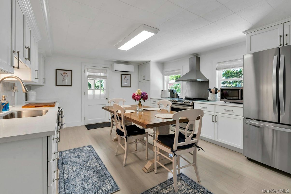 Dining room, Interior, Kitchen, Stainless Steel Appliances, Wood Texture Flooring
