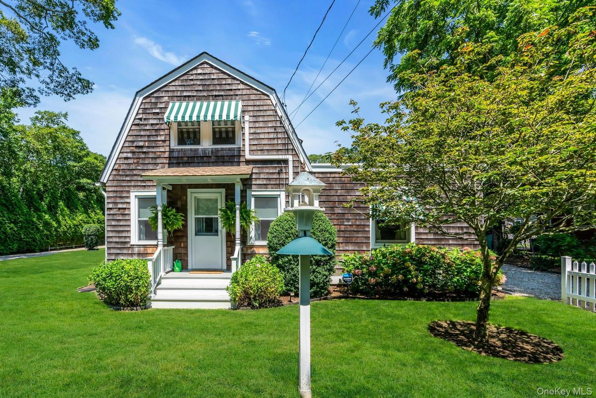Exterior, Facade, Queen Anne Victorian