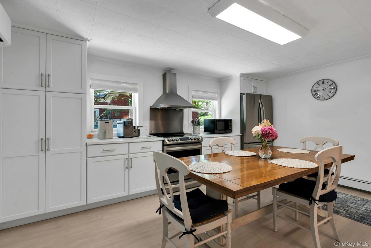 Dining room, Interior, Kitchen, Stainless Steel Appliances, Wood Texture Flooring