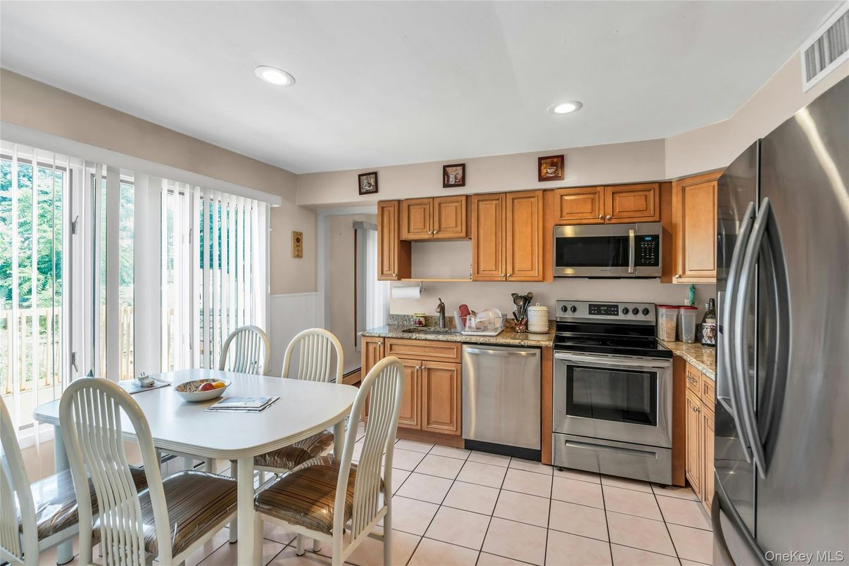 Dining room, Interior, Kitchen, Recessed Lighting, Stainless Steel Appliances