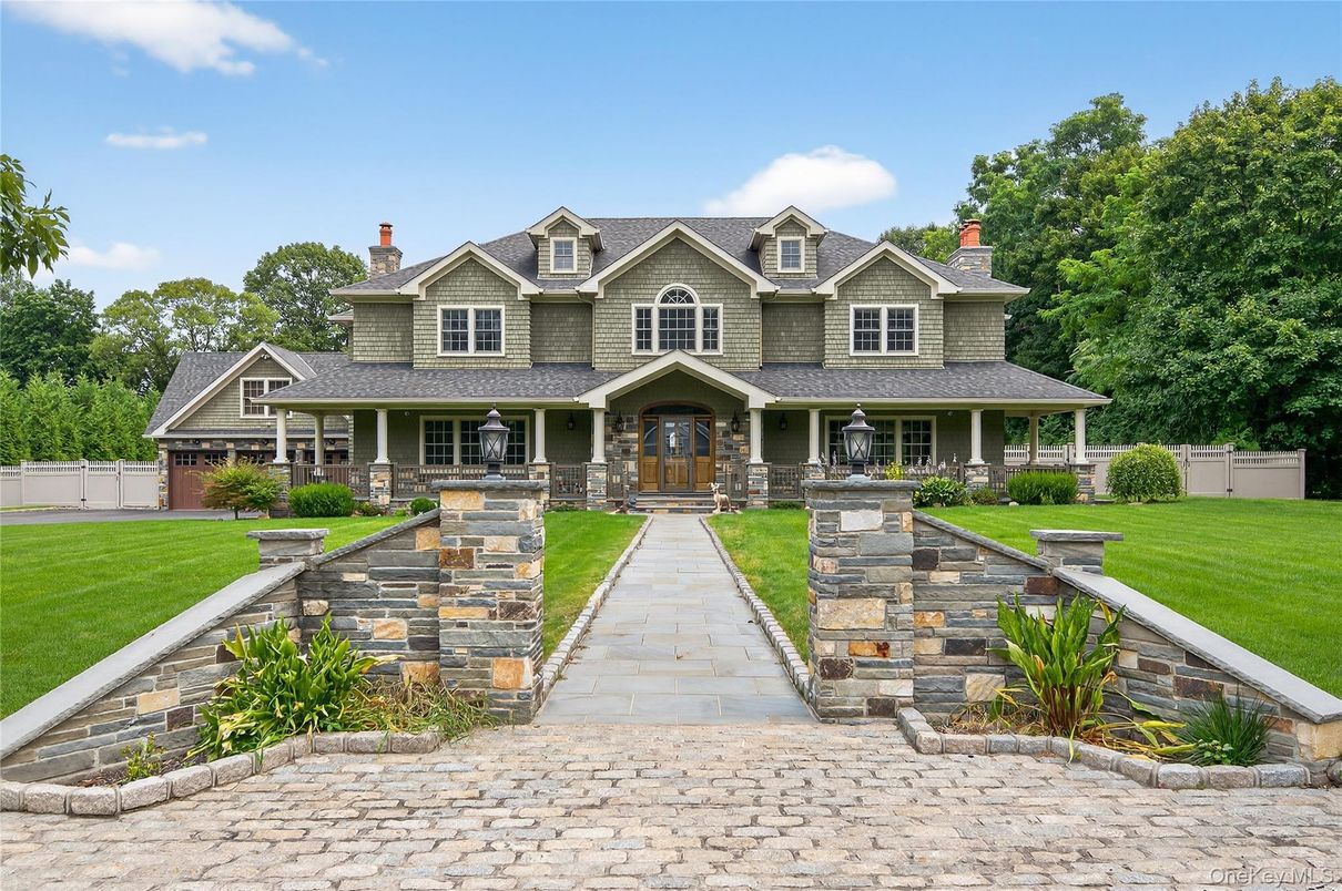 Exterior, Facade, Queen Anne Victorian