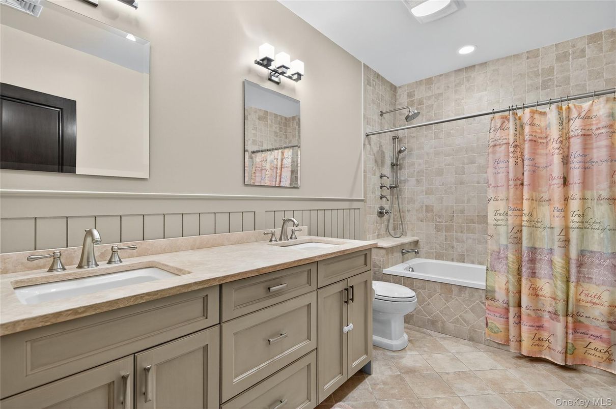 Bathroom, Dual Sink Vanities, Interior, Recessed Lighting
