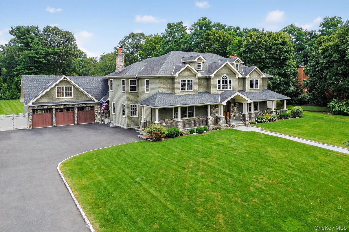 Attached, Backyard, Exterior, Facade, Queen Anne Victorian