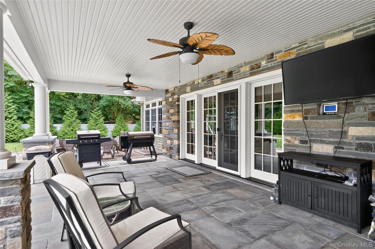 Exterior, Outdoor Kitchen