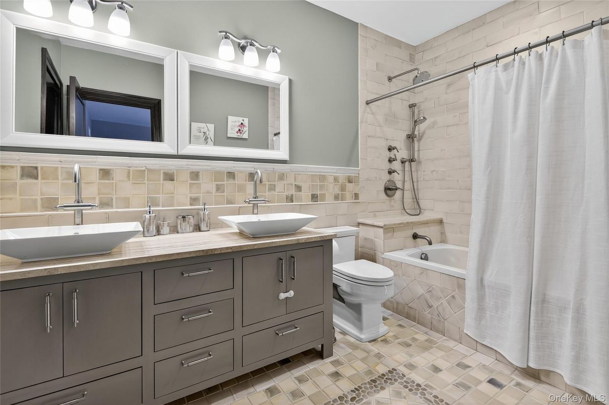 Bathroom, Dual Sink Vanities, Interior