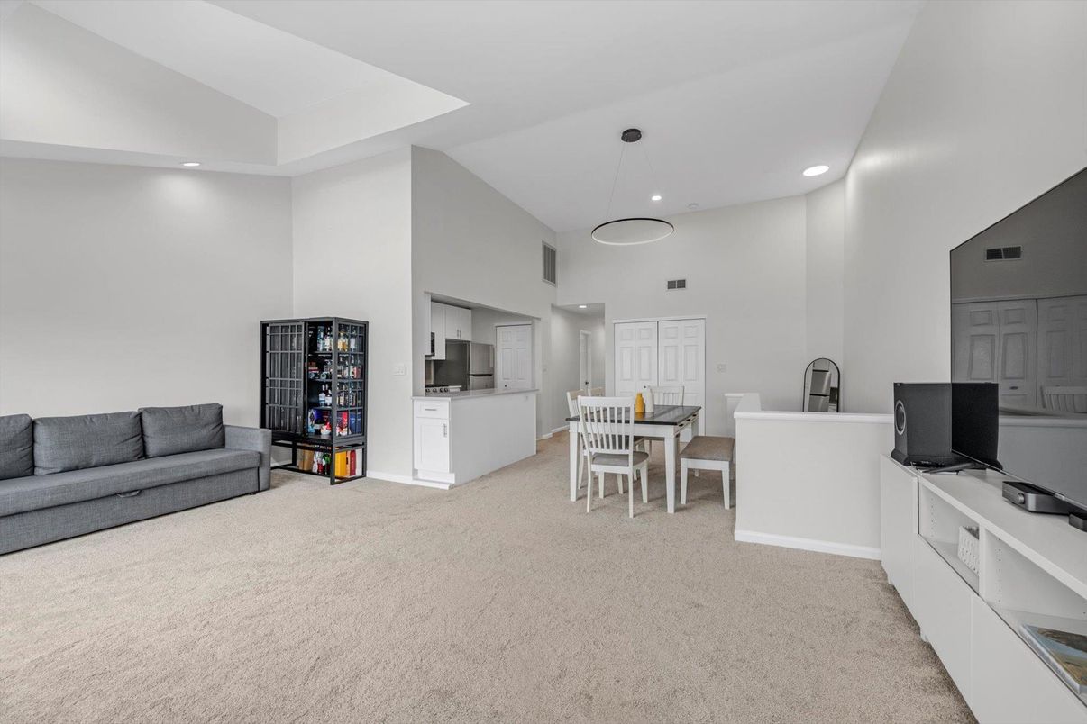Dining room, Interior, Pendant Lights, Recessed Lighting